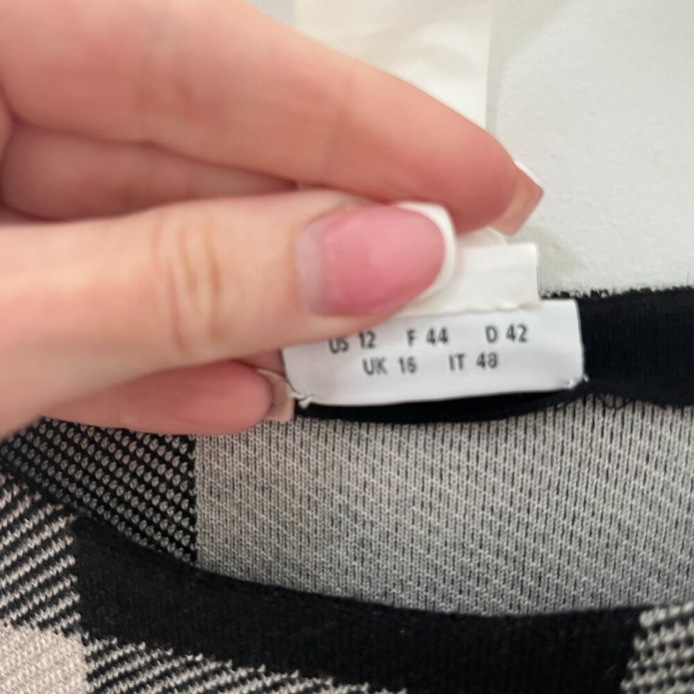 Akris Punto Black & White Plaid Short Sleeve Sweater Size 12 - Picture 6 of 7